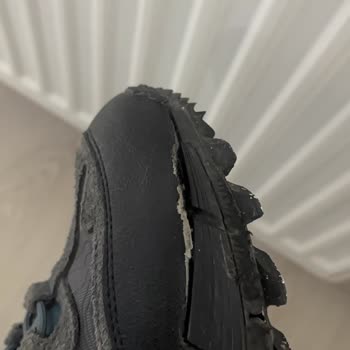 Reebok Ayakkabısında Kısa Sürede Yırtılma Ve Değişim Talebinin Reddi