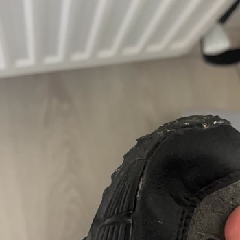 Reebok Ayakkabısında Kısa Sürede Yırtılma Ve Değişim Talebinin Reddi