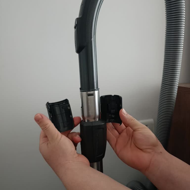 Miele Süpürge Tutma Kolundaki Kırık Plastik Parçanın Ayrı Yedek Parça Olarak Satılması Talebi