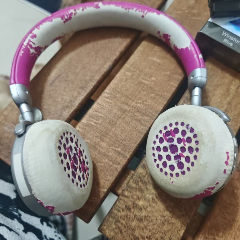 Vestel Desibel K550 Kulak Pedlerinde Hızlı Soyulma