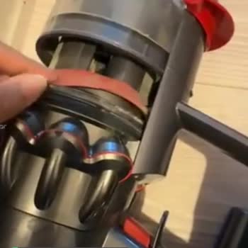 Dyson Süpürge Kırmızı Lastiği Çıktı!