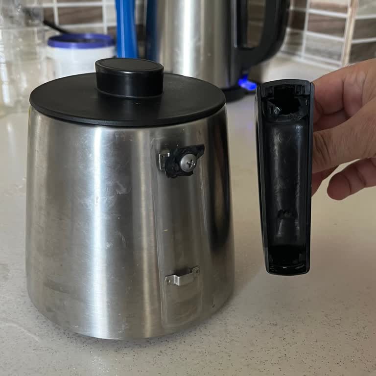 Garanti Kapsamındaki Çaycı Kulpu Kırıldı Ve Yetkili Reddi