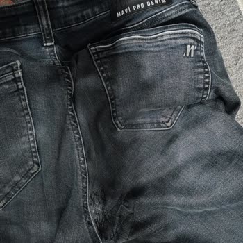 Mavi Jean Pantolonunda Erken Yırtılma Ve Dayanıklılık Sorunu