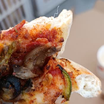 Hamur İçinde Plastik Parça Keşfi Ve Gıda Güvenliği Uyarısı