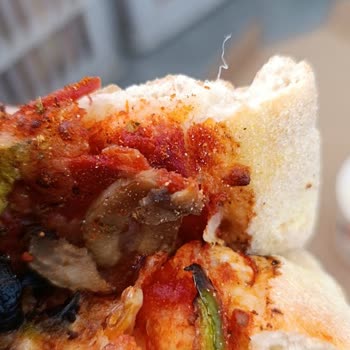 Hamur İçinde Plastik Parça Keşfi Ve Gıda Güvenliği Uyarısı