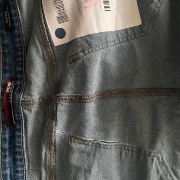 Mavi Kot Pantolonun Arka Cep Dikişinde Kumaş Yırtılması Ve Değişim Talebi