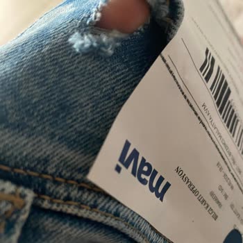 Mavi Kot Pantolonun Arka Cep Dikişinde Kumaş Yırtılması Ve Değişim Talebi