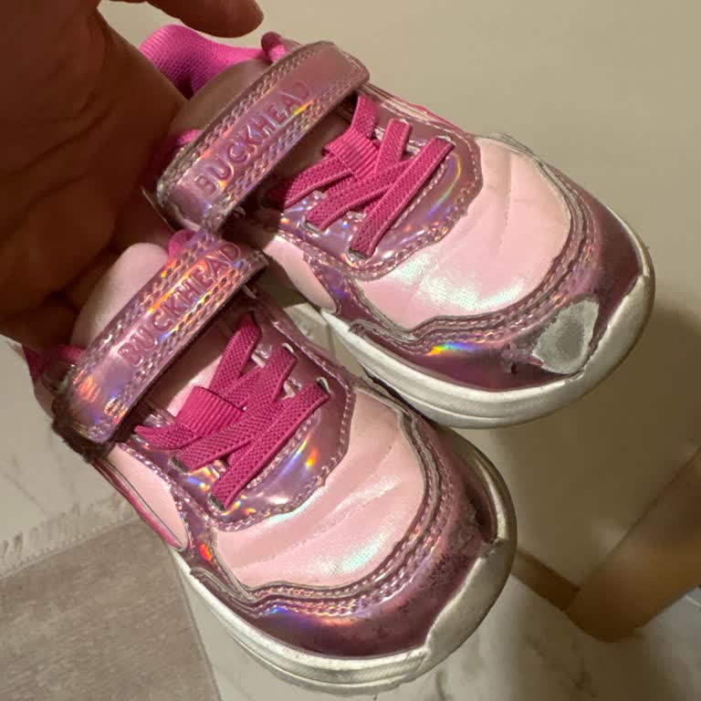 Ayakkabının Bir Ayda Dökülmesi Ve Mağaza Personelinin Saygısız Tutumu