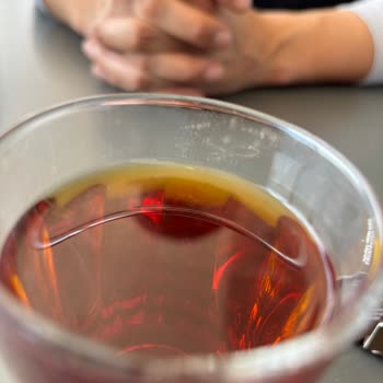 Köfteci Yusuf Gölbaşı Şubesinde Temiz Olmayan Bardaklar Hijyen Endişesi Yarattı