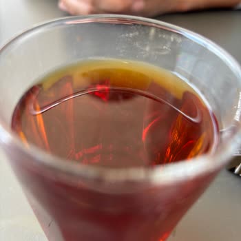 Köfteci Yusuf Gölbaşı Şubesinde Temiz Olmayan Bardaklar Hijyen Endişesi Yarattı