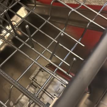 LG Bulaşık Makinesinde Plastik Sepetler Hemen Kırılıyor