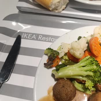 İzmir Bornova IKEA Restoranında Çürük Sebzeler İçin Ücret İadesi Talebi