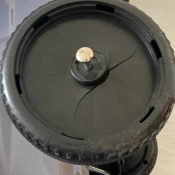 Kırık Gelen Oyuncak Araba İçin Uzayan İnceleme Ve Geciken İade