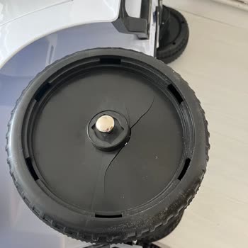 Kırık Gelen Oyuncak Araba İçin Uzayan İnceleme Ve Geciken İade