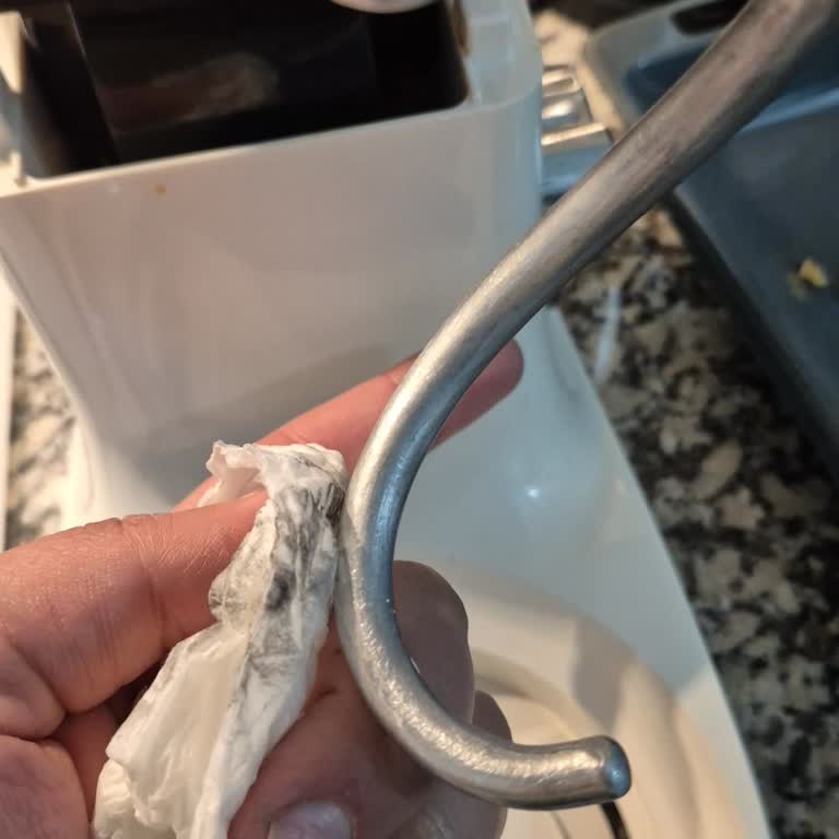 Hamur Yoğurma Aparatında Renk Değişimi Ve Boya Sorunu, Sağlık Riski Ve Yedek Parça Talebi