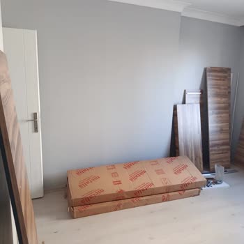 Kurulum Ekibi Yanlış Parçalar Nedeniyle Gardıropu Dağınık Bıraktı