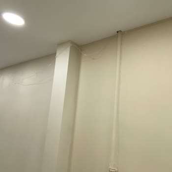 Fiber Kablolarının Çamaşır İpi Gibi Bırakılması Görüntü Kirliliği Ve Güvenlik Riski