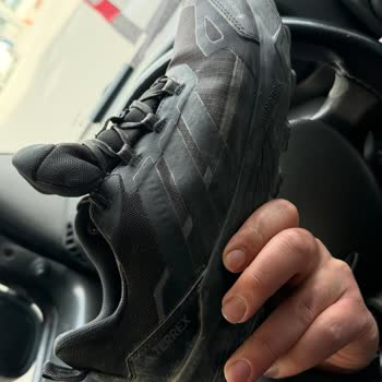 Van AVM In Street Mağazasındaki Spor Ayakkabının Erken Aşırı Yıpranması Ve Değişim Talebi