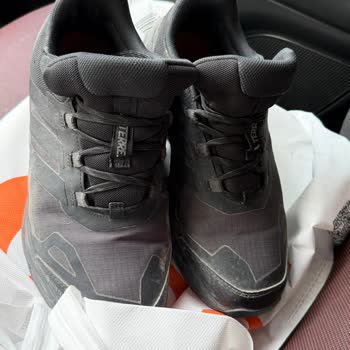 Van AVM In Street Mağazasındaki Spor Ayakkabının Erken Aşırı Yıpranması Ve Değişim Talebi