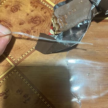 Migros Nugabar Çikolatasında Poşet Parçası Ve Sert Yapı Bulundu Acil İnceleme Talebi