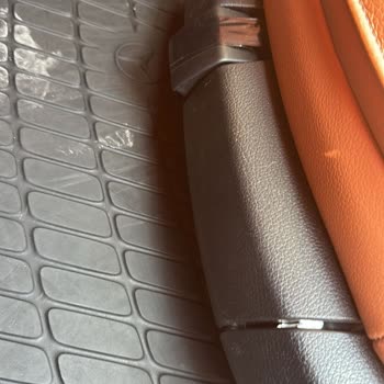 Mercedes S450'de Eksik Yangın Tüpü Ve Düşen Kapı Kolçağı