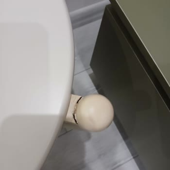 Defolu Mobilyalar Ve Cevapsız Mağaza Yaklaşımı