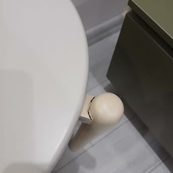 Defolu Mobilyalar Ve Cevapsız Mağaza Yaklaşımı