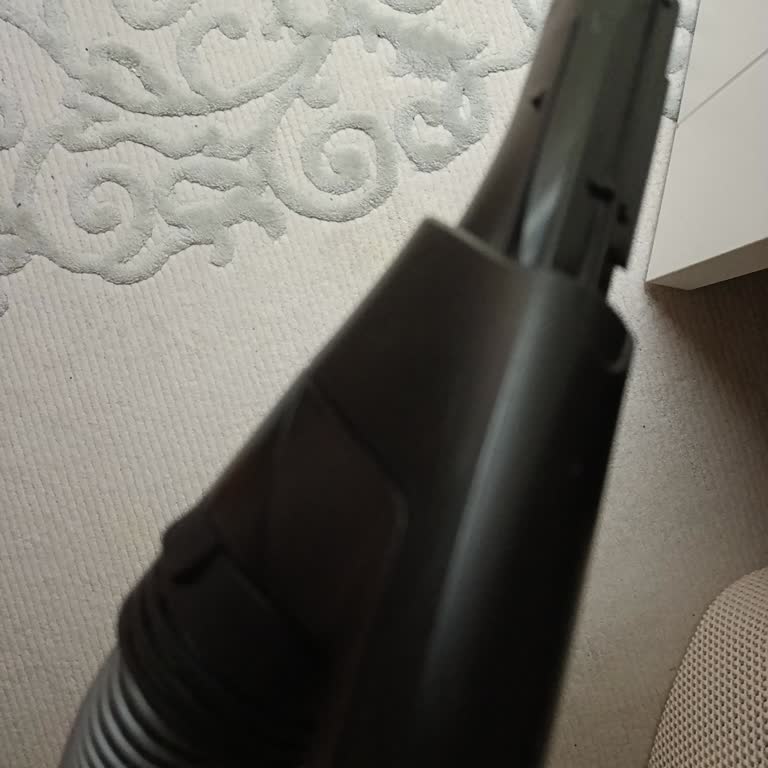 Miele Blizzard CX1 Süpürge Sapı Kırıldı, 5.900 TL Yedek Parça Fiyatı Orantısız