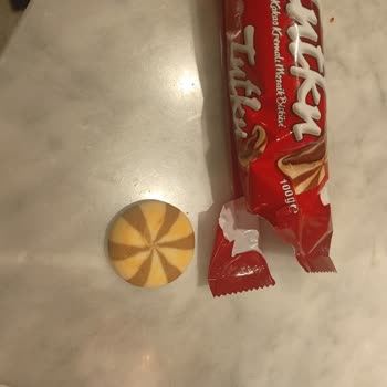 Eti Tutku Bisküvi Paketi İçinde Rengi Farklı Küçük Bisküvi Sorunu