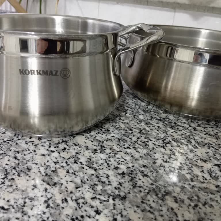 Korkmaz 9 Parçalı Çelik Tencere Setinde Yanık Lekeler Ve Kapak Çıtırtısı