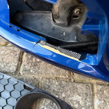 Ön Tampon Çatlağı Ve Eksik Aksesuarlar İçin İndirim Ve Tam Teslim Talebi