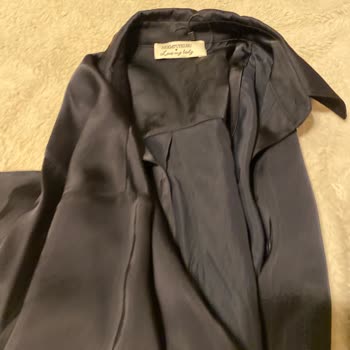 Lacivert Kuşaklı Saten Elbisede Kuşak Eksik, Müşteri Hizmetinden Çözüm Bekleniyor