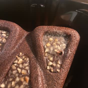 Eti Browni Kekinde Küflenme Ve Değişim Talebi