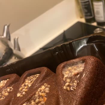 Eti Browni Kekinde Küflenme Ve Değişim Talebi