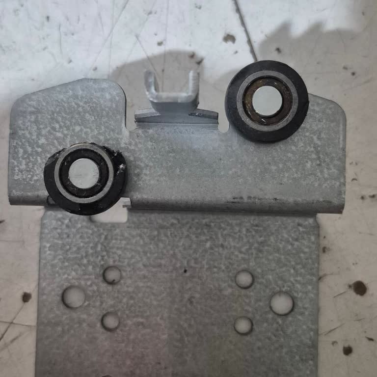 Samet Marka Sürgü Kapı Parçaları Kırıldı, Yedek Parça Bulunamıyor