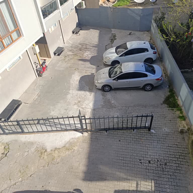 Kamusal Çıkmaz Sokakta Özel Otopark Kullanımı Ve Engellerin Kaldırılması Talebi