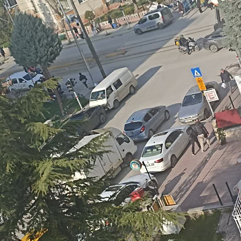 Akarbaşı Mahallesinde Kibar Apartmanı Yanına Küçük Çöp Kovası Talebi Ve Hızlı Çözüm İsteği