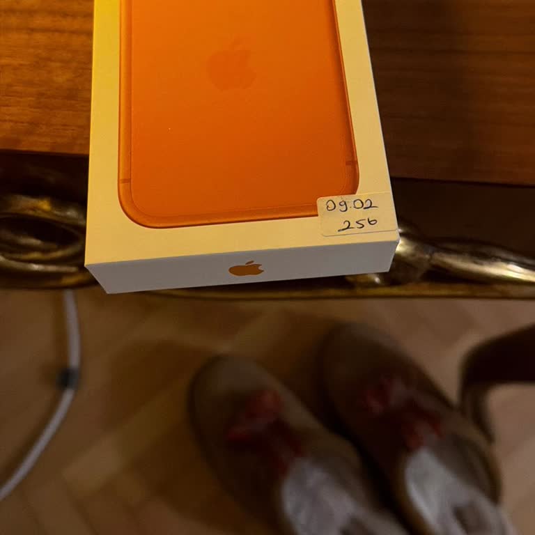 Apple Store Refuses Exchange After Selling Wrong iPhone 17 Model