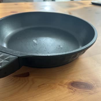 Yanıltıcı Döküm Tava Tanıtımı Ve Kısa Sürede Deforme Olan Kaplamalı Ürün