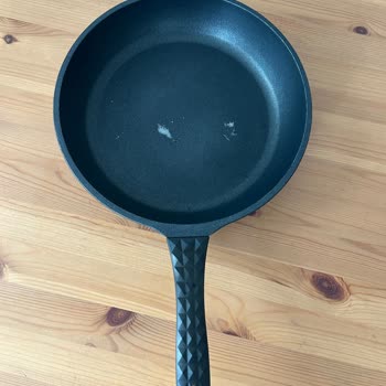 Yanıltıcı Döküm Tava Tanıtımı Ve Kısa Sürede Deforme Olan Kaplamalı Ürün