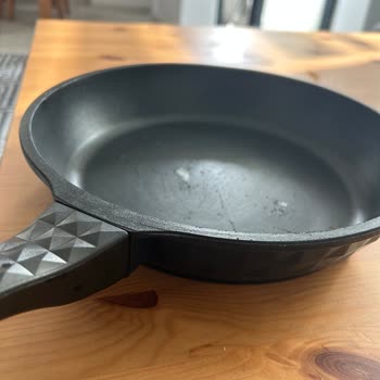 Yanıltıcı Döküm Tava Tanıtımı Ve Kısa Sürede Deforme Olan Kaplamalı Ürün