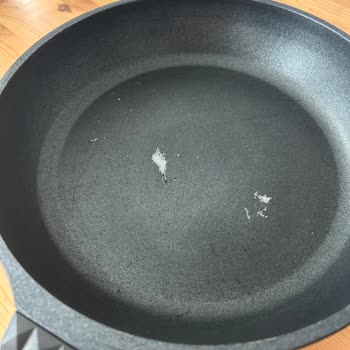 Yanıltıcı Döküm Tava Tanıtımı Ve Kısa Sürede Deforme Olan Kaplamalı Ürün