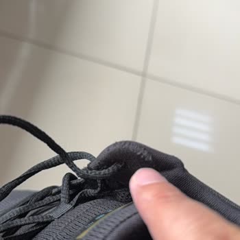 Skechers Ayakkabısının İç Astarı Altı Ayda Yırtıldı Ve Amazon Yardımsız Kaldı