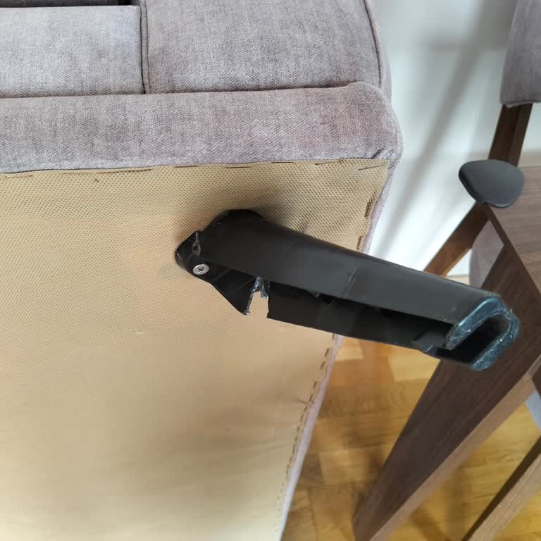 Kırılan Koltuk Ayağı İçin Yedek Parça Temin Edilememesi