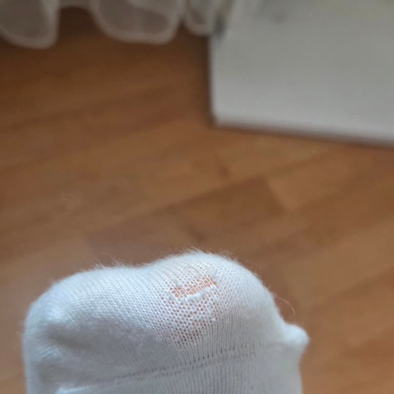 Mavi Şubesinde Satın Alınan Çorap İlk Kullanımda Yırtıldı