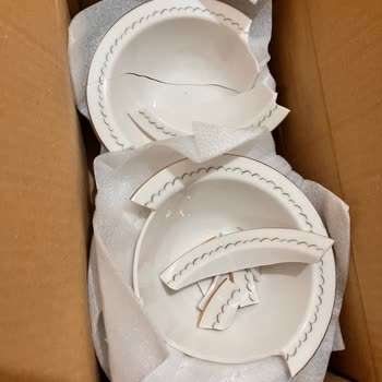 English Home'dan Gelen Kırık Ve Defolu Parçalar İçin Değişim Reddedildi