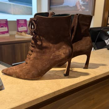 Divarese Su Aldıktan Şişen Ve Delik Açan Ayakkabıda Değişim Reddi Ve Tamirat Sonrası Kalitesiz Ürün