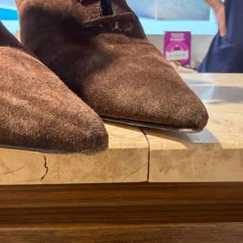 Divarese Su Aldıktan Şişen Ve Delik Açan Ayakkabıda Değişim Reddi Ve Tamirat Sonrası Kalitesiz Ürün