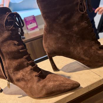 Divarese Su Aldıktan Şişen Ve Delik Açan Ayakkabıda Değişim Reddi Ve Tamirat Sonrası Kalitesiz Ürün