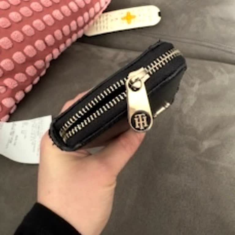 Satın Alınan Cüzdan Kısa Sürede Bozuldu Ve Müşteri Hizmetlerinden Cevap Gelmedi